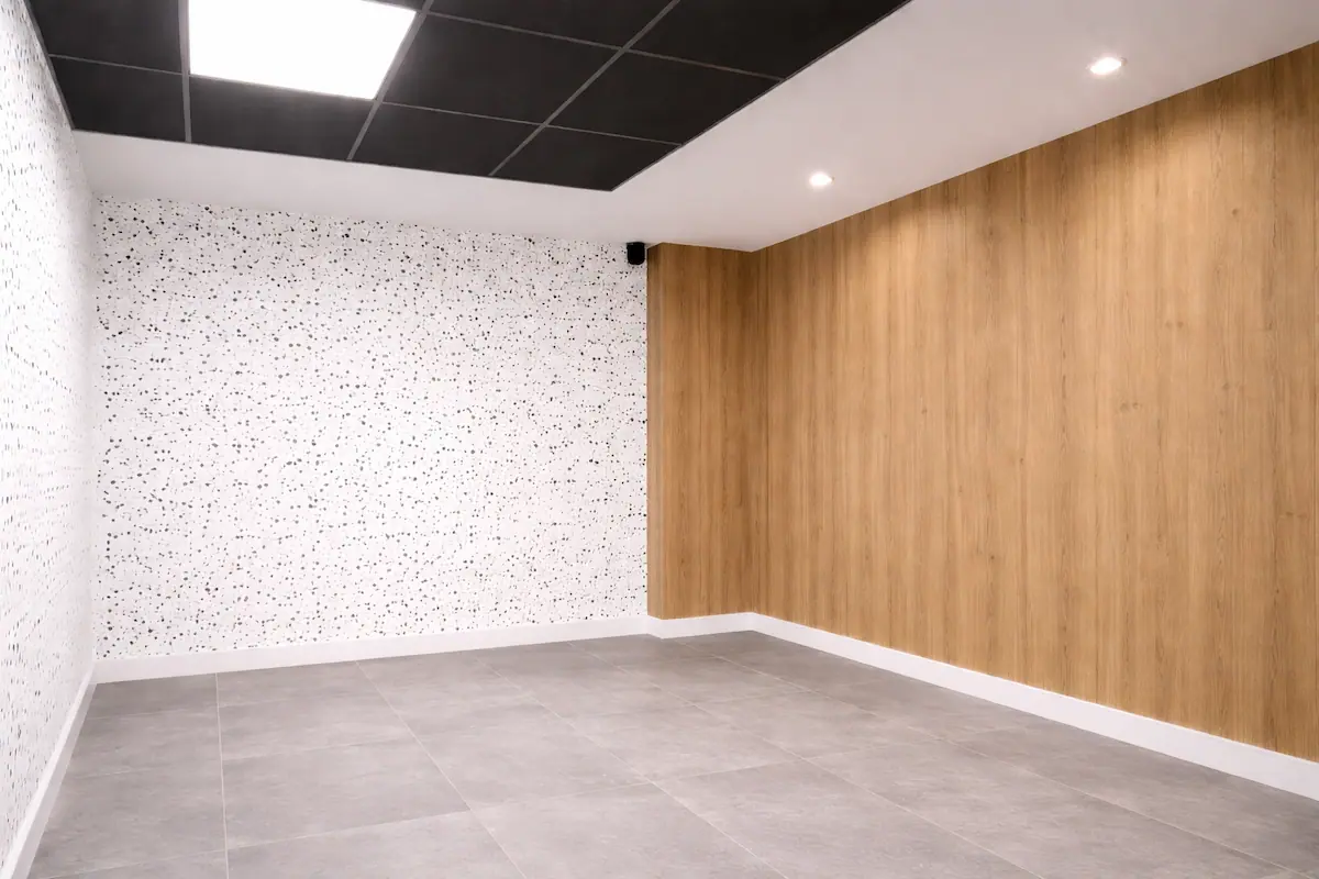 Sistema de aislamiento acústico con pladur en vivienda en Santiago de Compostela para reducción de ruido