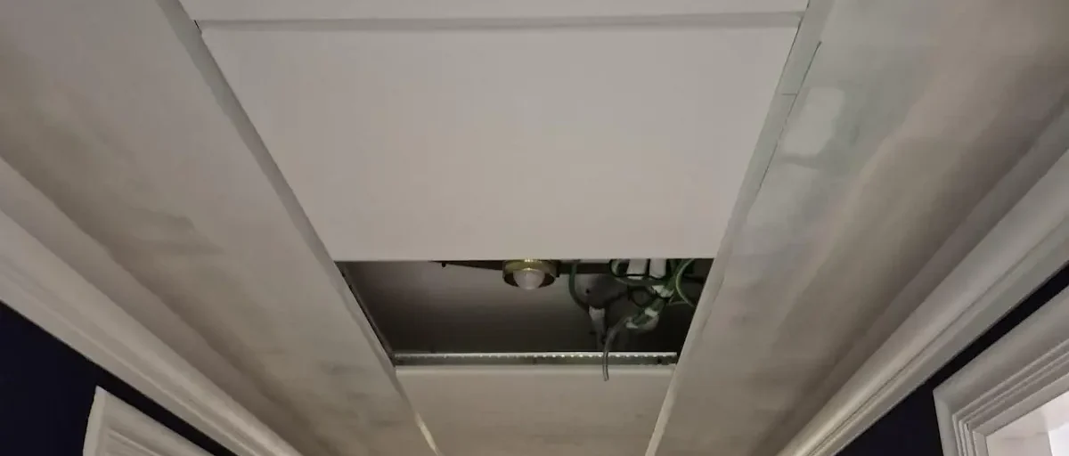 Techo desmontable de pladur con acceso a instalaciones en vivienda en Santiago de Compostela